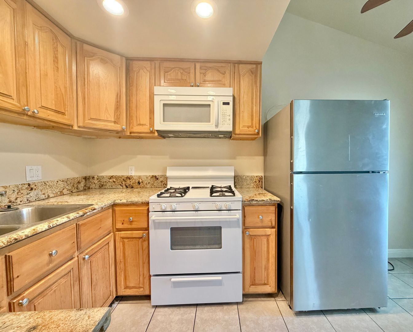 561 Desert View Drive - Unit 03 - Palm Springs - California - 2 bed, 1 bath rental property