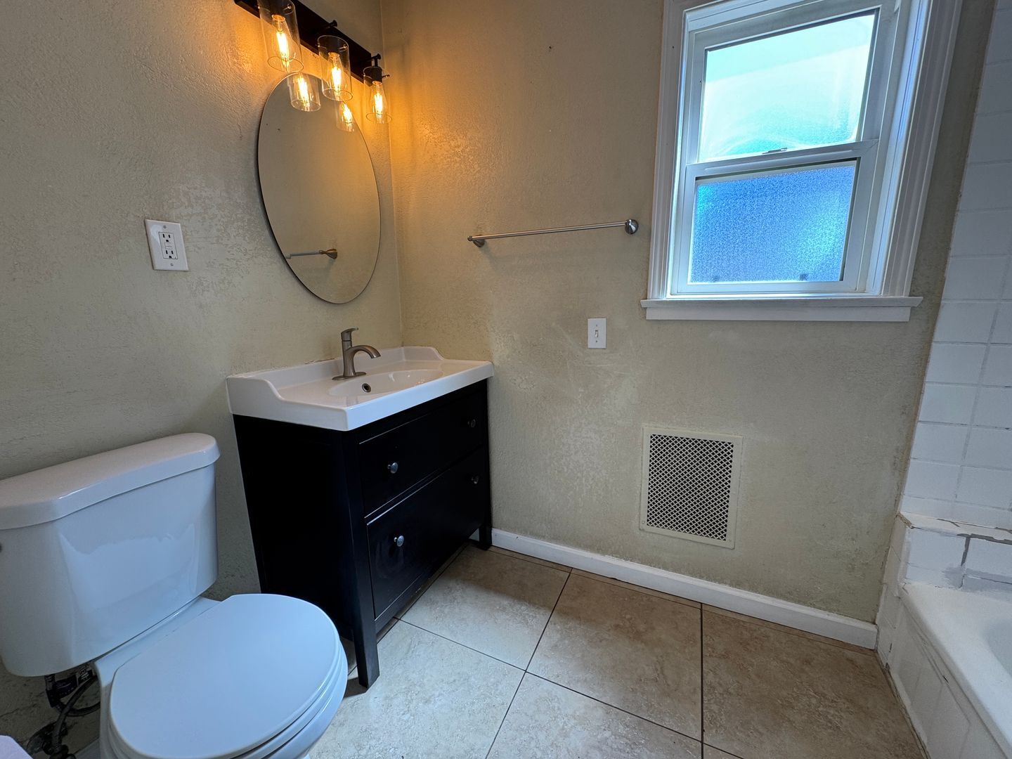564 E Street - Chula Vista - California - 3 bed, 1 bath rental property