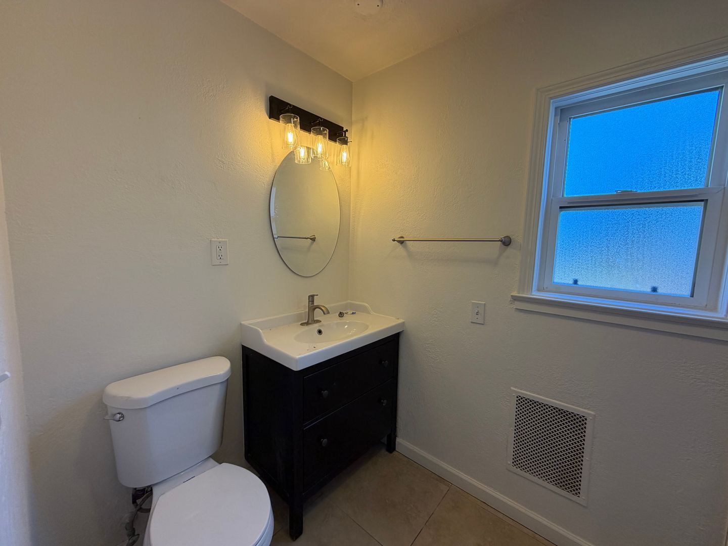 564 E Street - Chula Vista - California - 3 bed, 1 bath rental property