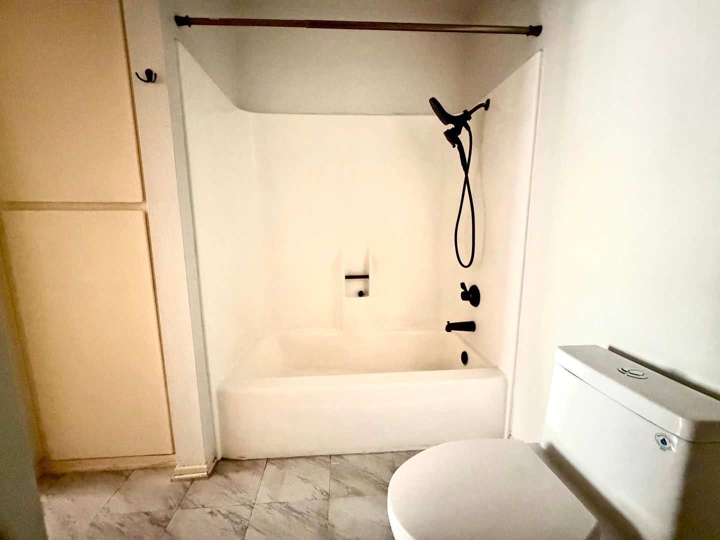 5700 Etiwanda 248 - Los Angeles - California - 2 bed, 1 bath rental property