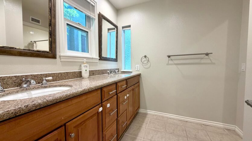 5708 Camelia Ln - Oak Park - California - 4 bed, 3 bath rental property