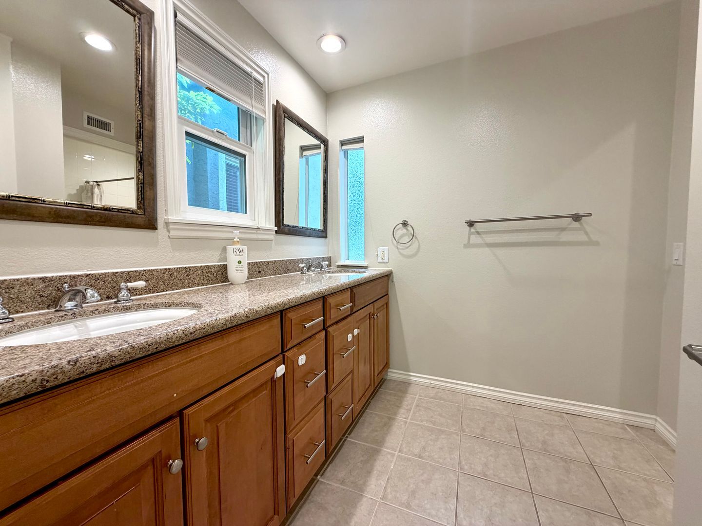 5708 Camelia Ln - Oak Park - California - 4 bed, 3 bath rental property