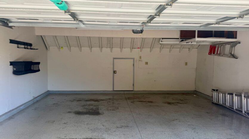 5708 Camelia Ln - Oak Park - California - 4 bed, 3 bath rental property