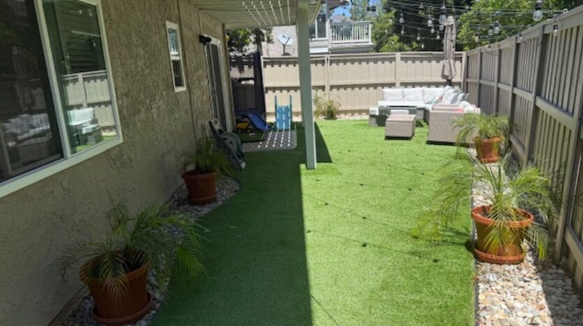 5708 Camelia Ln - Oak Park - California - 4 bed, 3 bath rental property