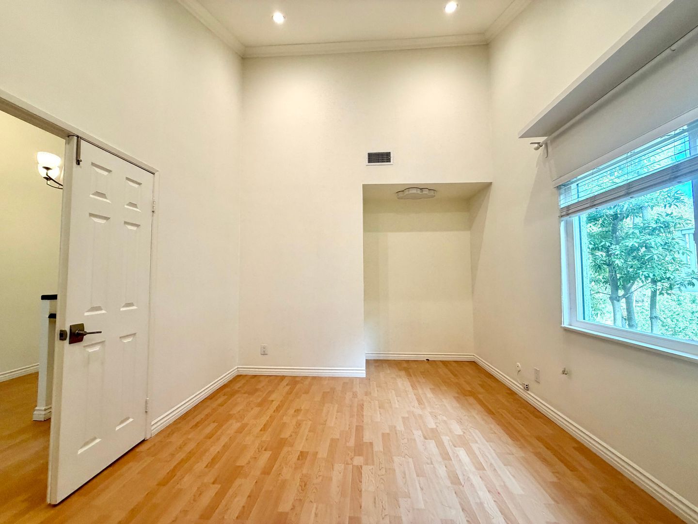 5708 Camelia Ln - Oak Park - California - 4 bed, 3 bath rental property