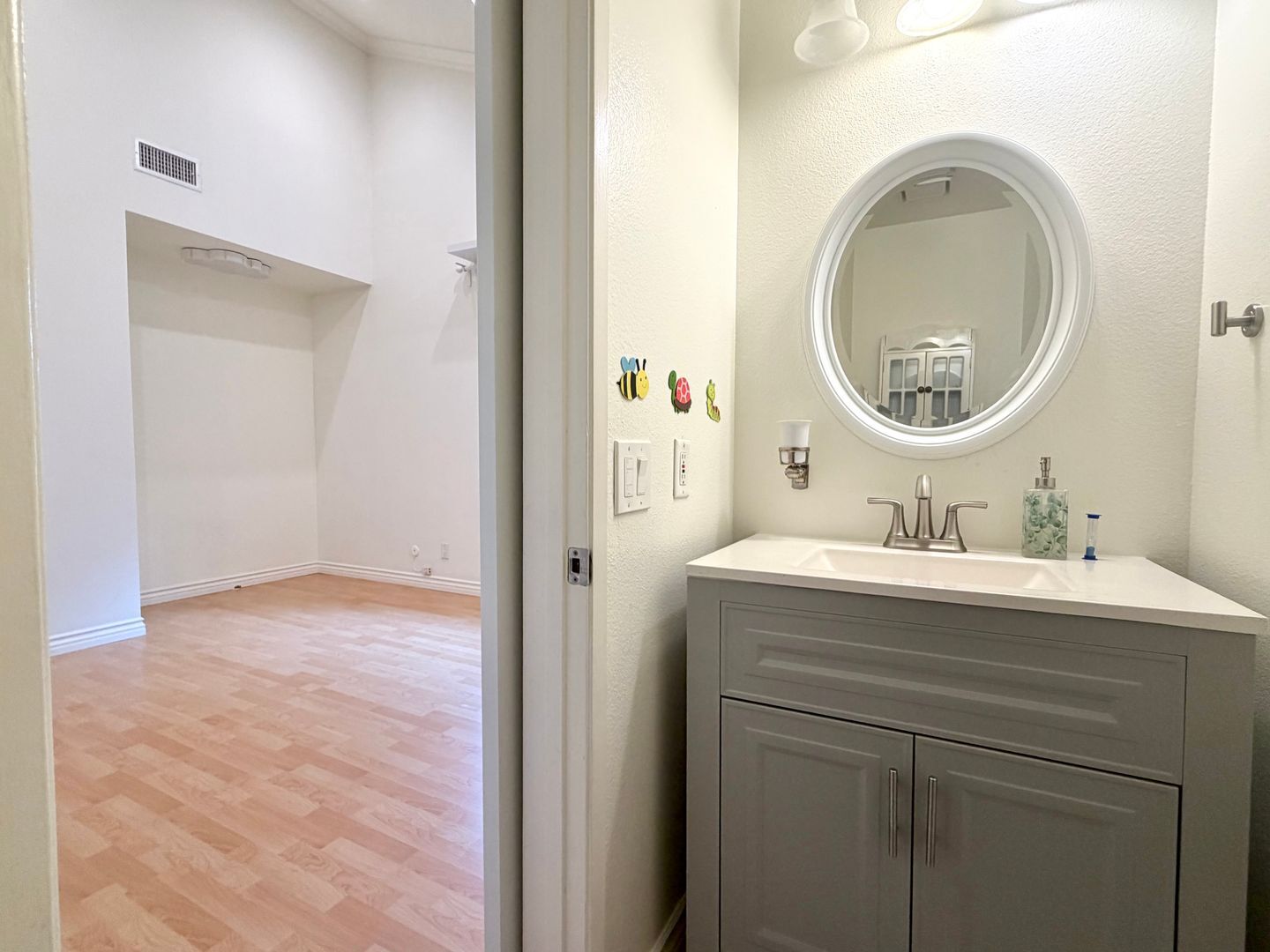 5708 Camelia Ln - Oak Park - California - 4 bed, 3 bath rental property