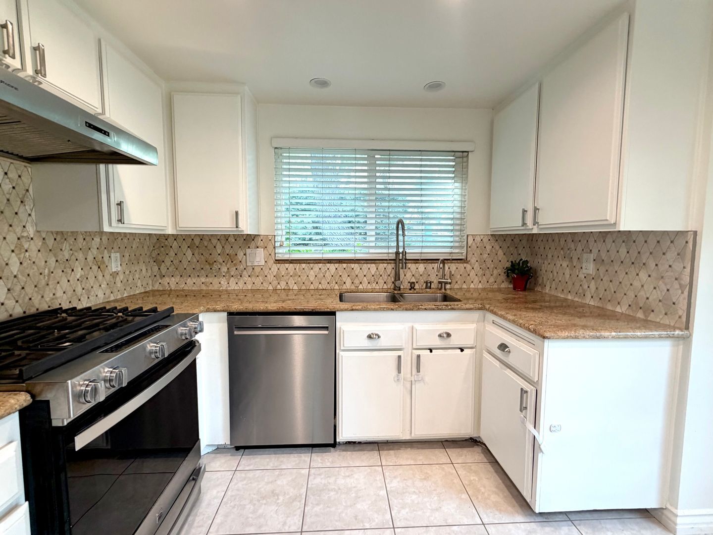5708 Camelia Ln - Oak Park - California - 4 bed, 3 bath rental property
