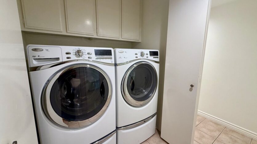 5708 Camelia Ln - Oak Park - California - 4 bed, 3 bath rental property