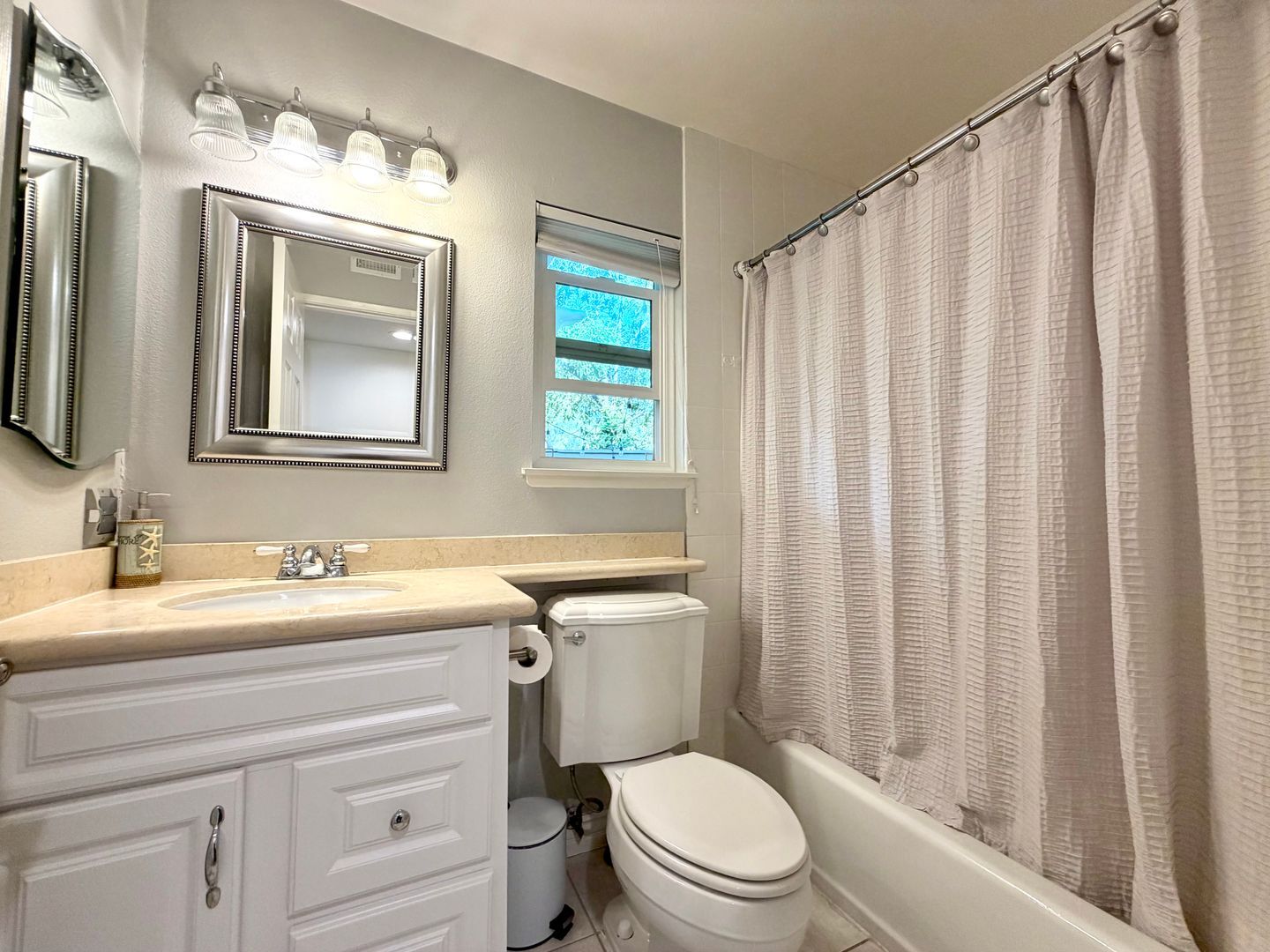 5708 Camelia Ln - Oak Park - California - 4 bed, 3 bath rental property