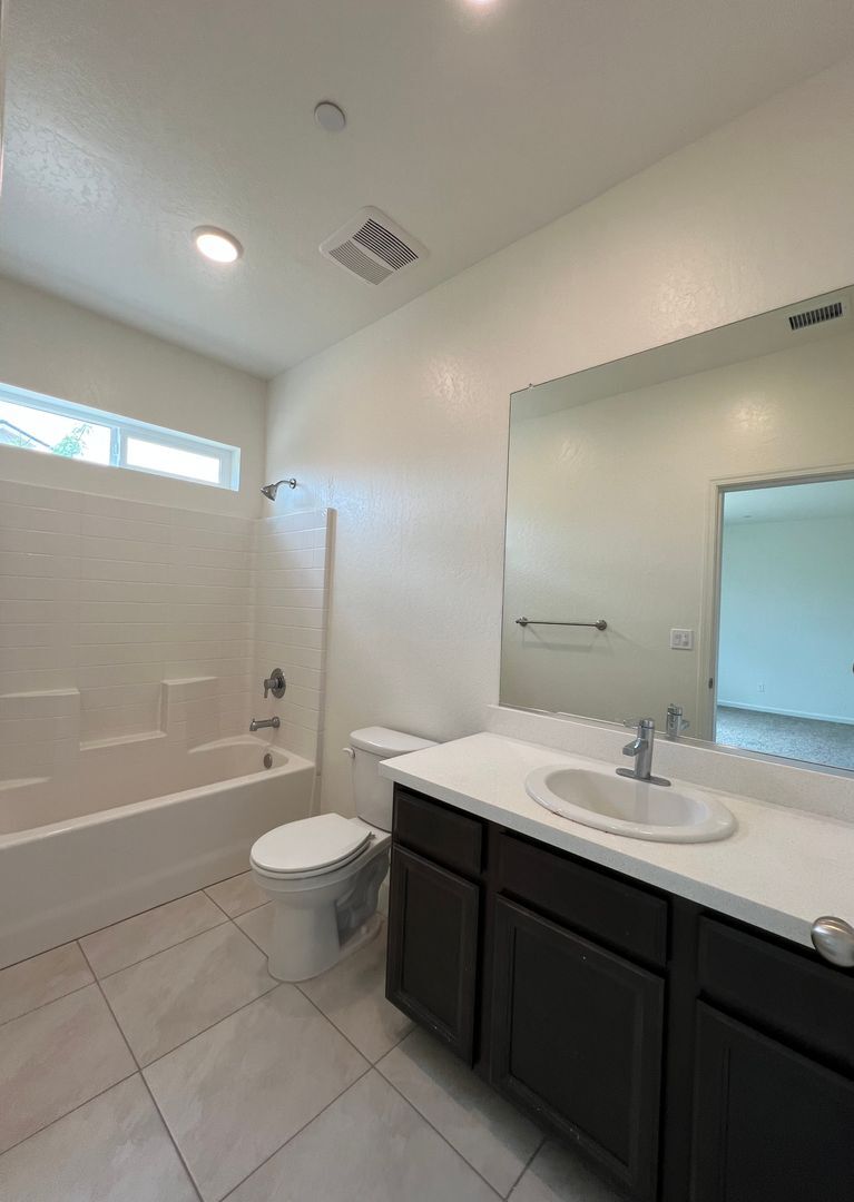 587 Sandtrap Lane - Lemoore - California - 3 bed, 2 bath rental property