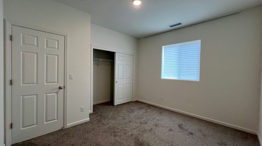 587 Sandtrap Lane - Lemoore - California - 3 bed, 2 bath rental property