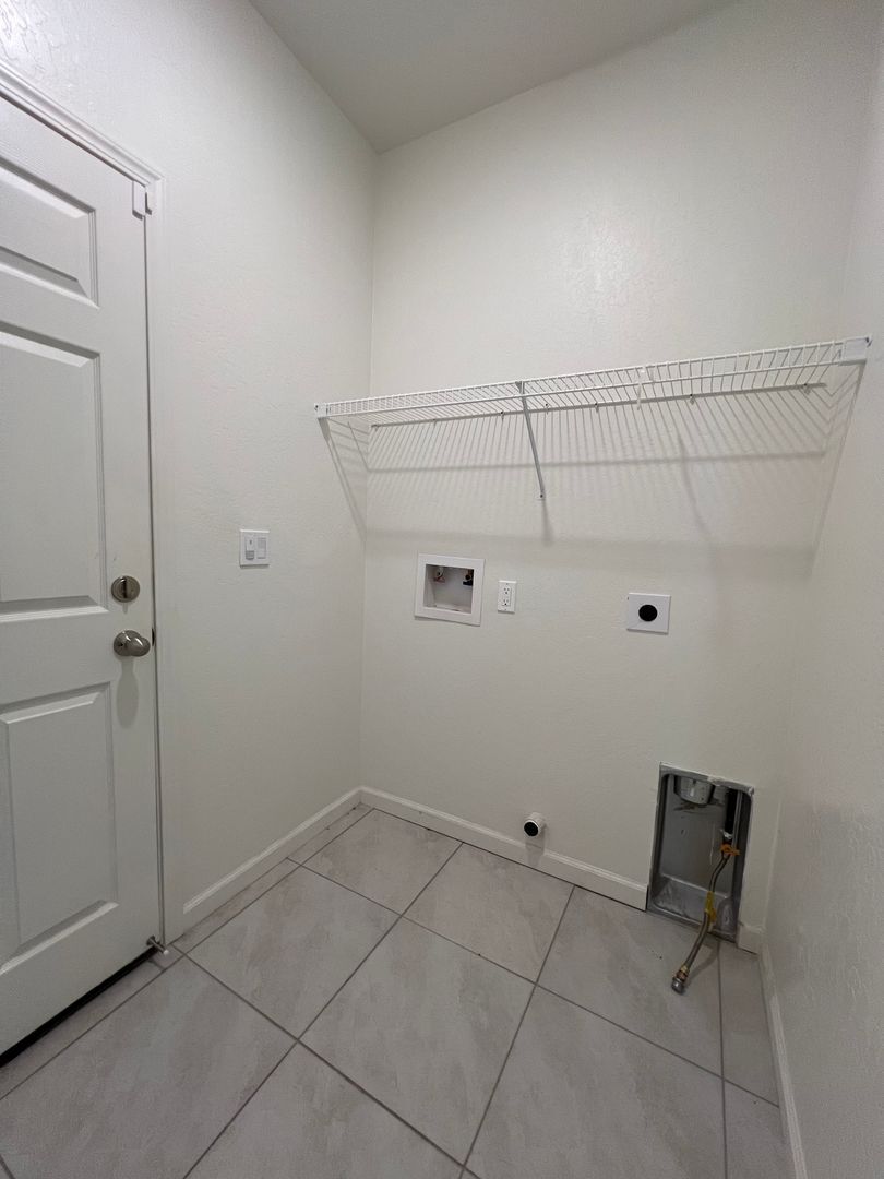 587 Sandtrap Lane - Lemoore - California - 3 bed, 2 bath rental property