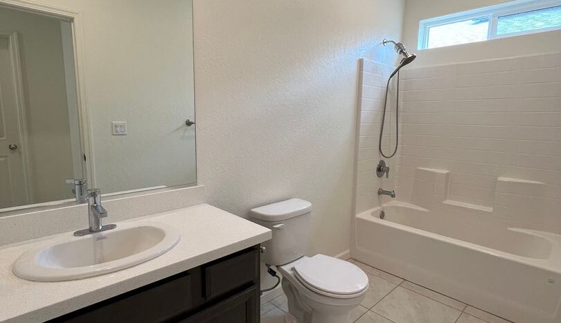 587 Sandtrap Lane - Lemoore - California - 3 bed, 2 bath rental property