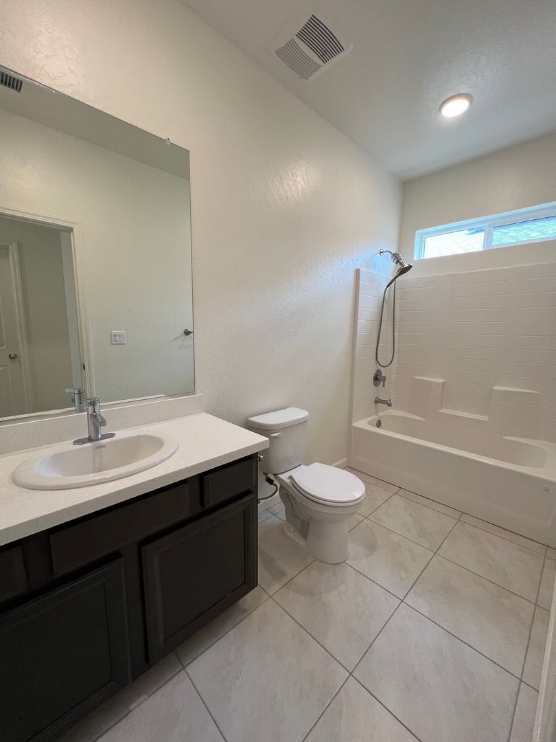 587 Sandtrap Lane - Lemoore - California - 3 bed, 2 bath rental property