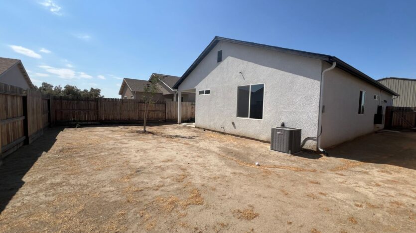 587 Sandtrap Lane - Lemoore - California - 3 bed, 2 bath rental property
