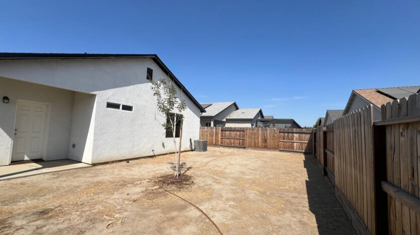 587 Sandtrap Lane - Lemoore - California - 3 bed, 2 bath rental property