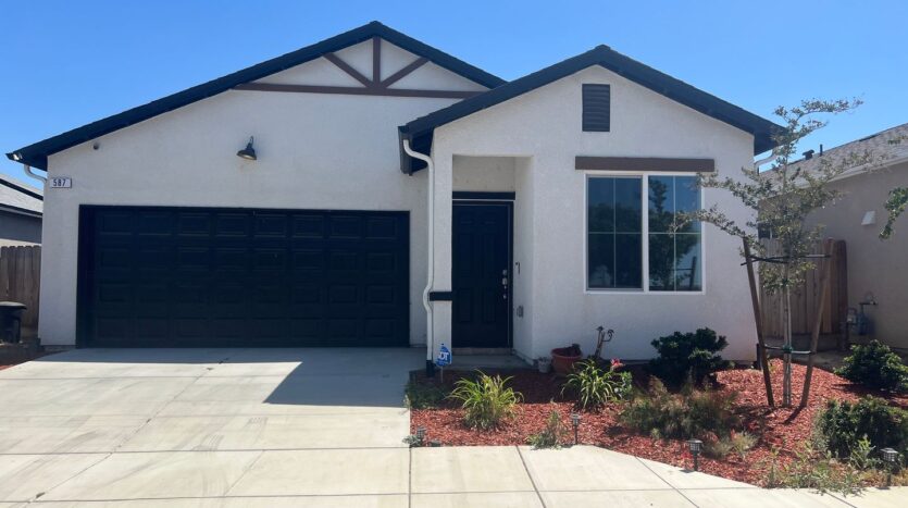 587 Sandtrap Lane - Lemoore - California - 3 bed, 2 bath rental property