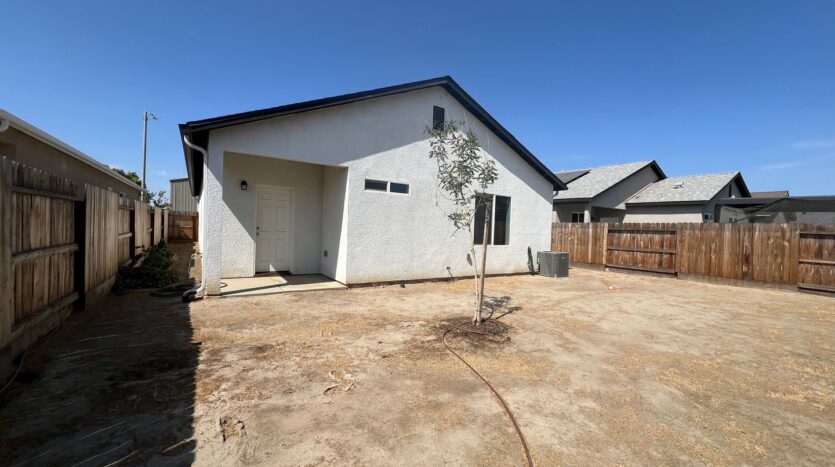 587 Sandtrap Lane - Lemoore - California - 3 bed, 2 bath rental property