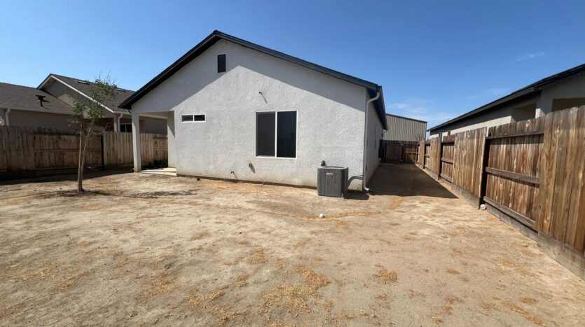 587 Sandtrap Lane - Lemoore - California - 3 bed, 2 bath rental property