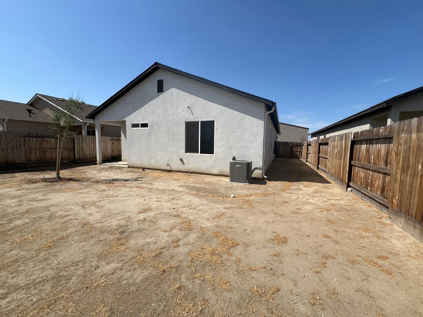 587 Sandtrap Lane - Lemoore - California - 3 bed, 2 bath rental property