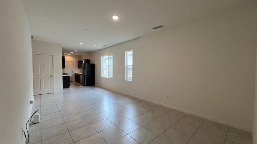587 Sandtrap Lane - Lemoore - California - 3 bed, 2 bath rental property