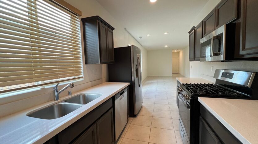 587 Sandtrap Lane - Lemoore - California - 3 bed, 2 bath rental property