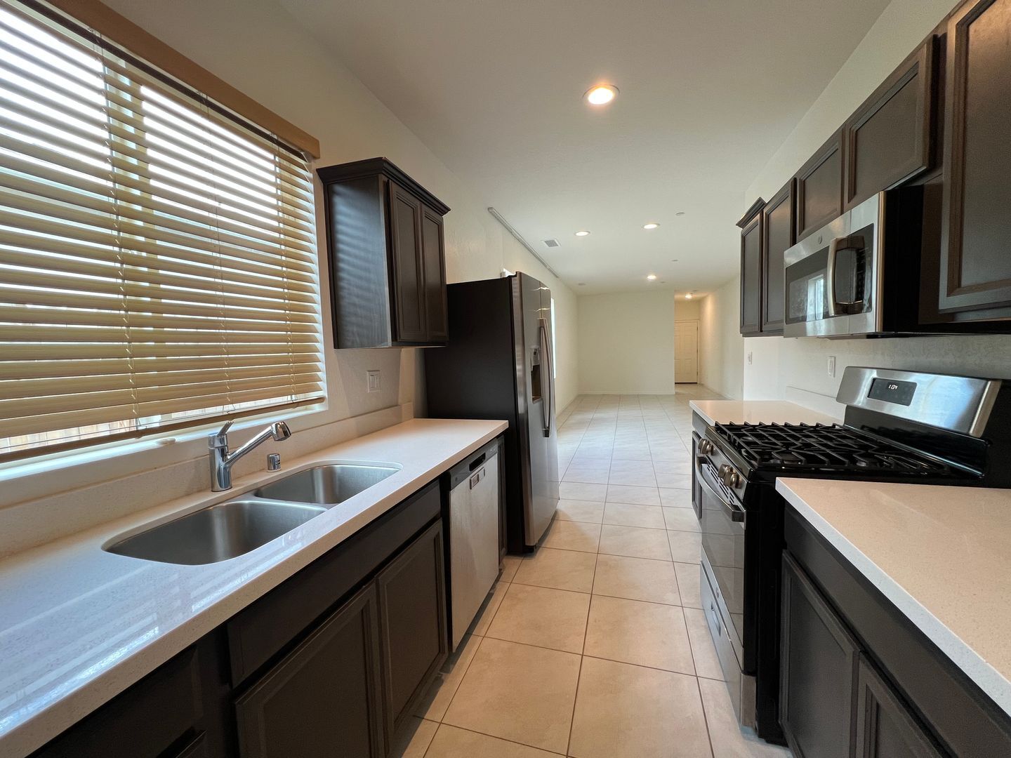 587 Sandtrap Lane - Lemoore - California - 3 bed, 2 bath rental property