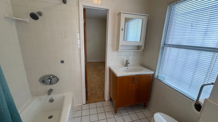 5913 Vallejo Street - Emeryville - California - 2 bed, 1 bath rental property