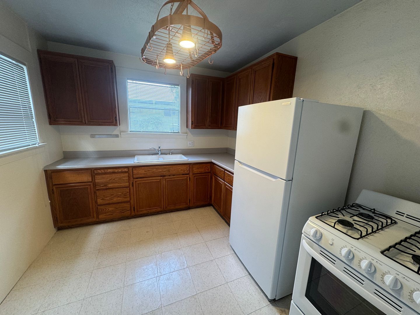 5913 Vallejo Street - Emeryville - California - 2 bed, 1 bath rental property