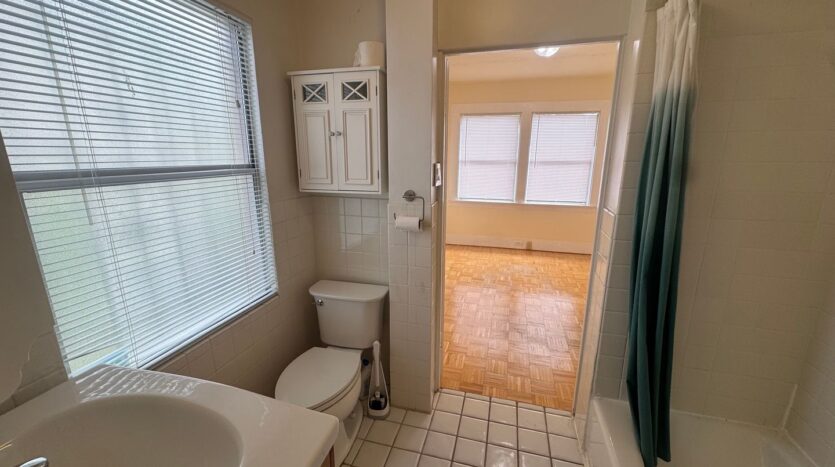 5913 Vallejo Street - Emeryville - California - 2 bed, 1 bath rental property