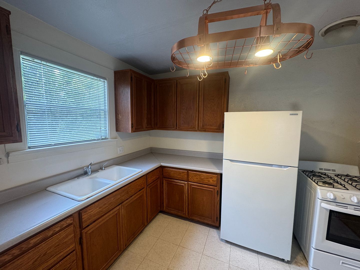5913 Vallejo Street - Emeryville - California - 2 bed, 1 bath rental property