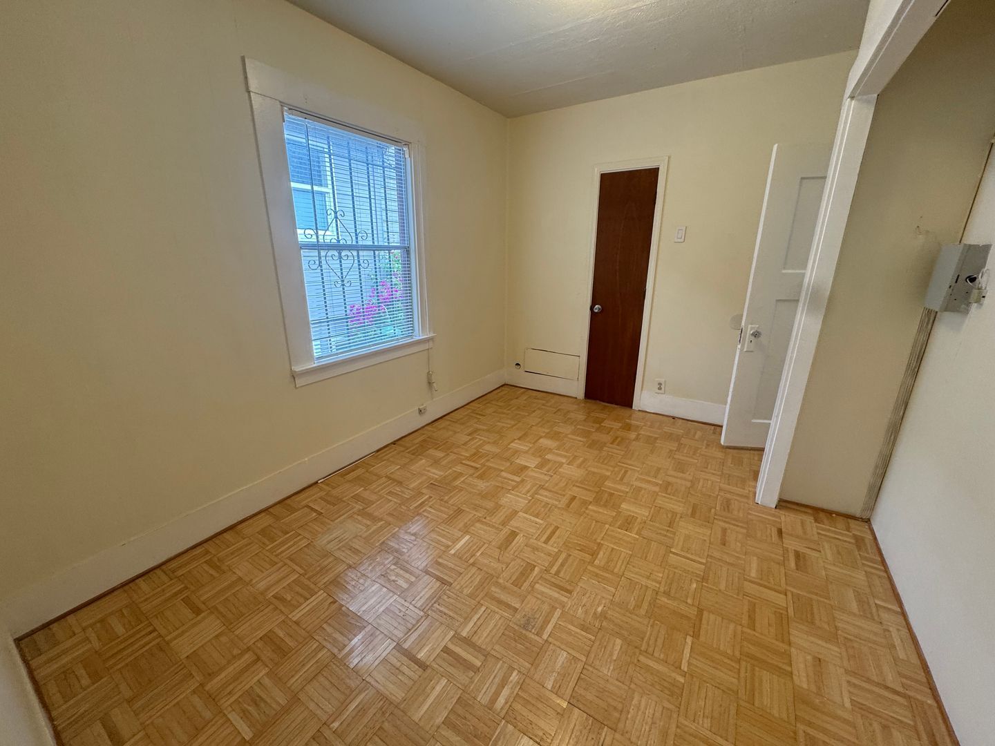 5913 Vallejo Street - Emeryville - California - 2 bed, 1 bath rental property