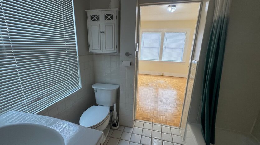 5913 Vallejo Street - Emeryville - California - 2 bed, 1 bath rental property