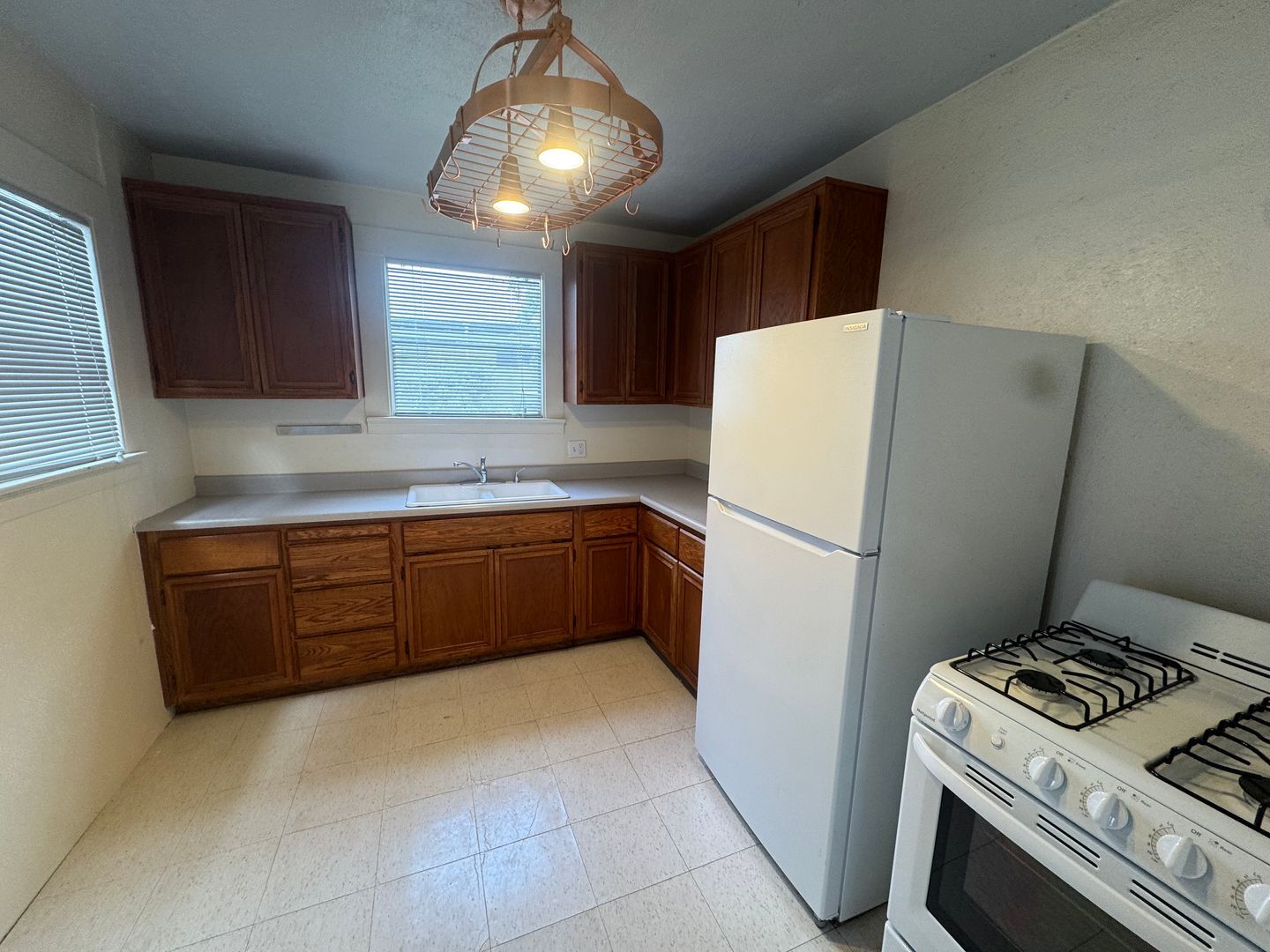5913 Vallejo Street - Emeryville - California - 2 bed, 1 bath rental property