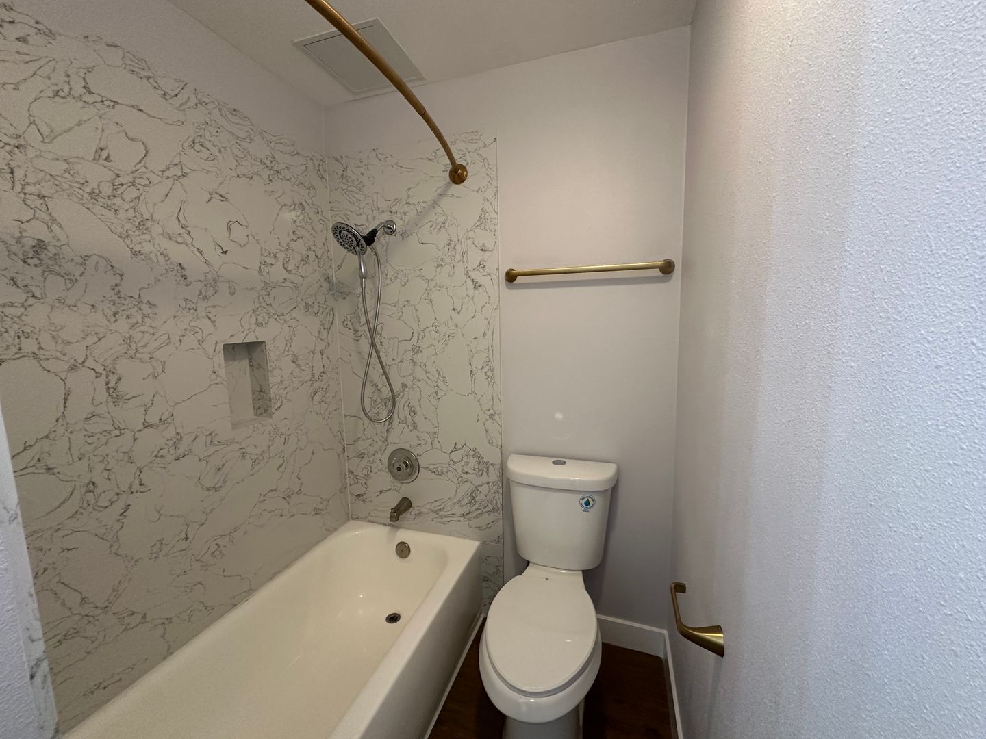 6 Commodore Drive UNIT 348 - Emeryville - California - 2 bed, 1.5 bath rental property