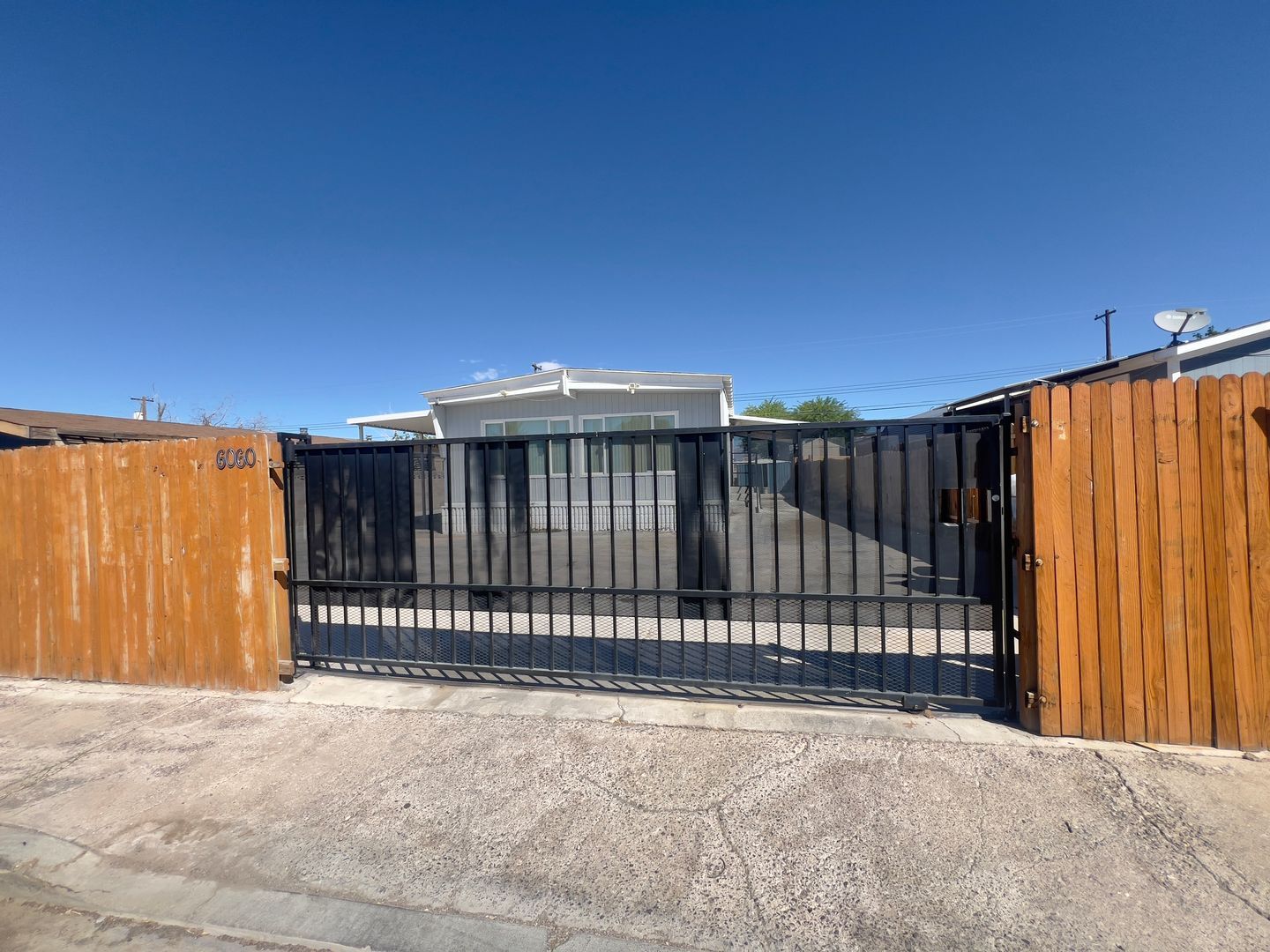 6060 Yellowstone Ave - Las Vegas - Nevada - 3 bed, 2 bath rental property