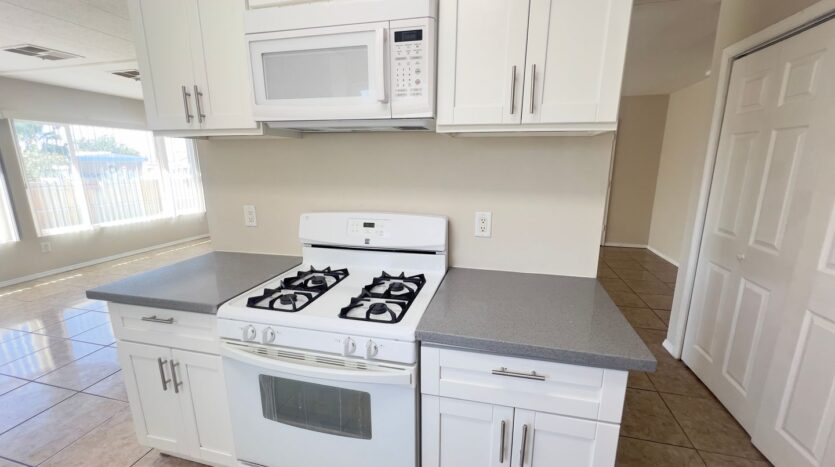 6060 Yellowstone Ave - Las Vegas - Nevada - 3 bed, 2 bath rental property