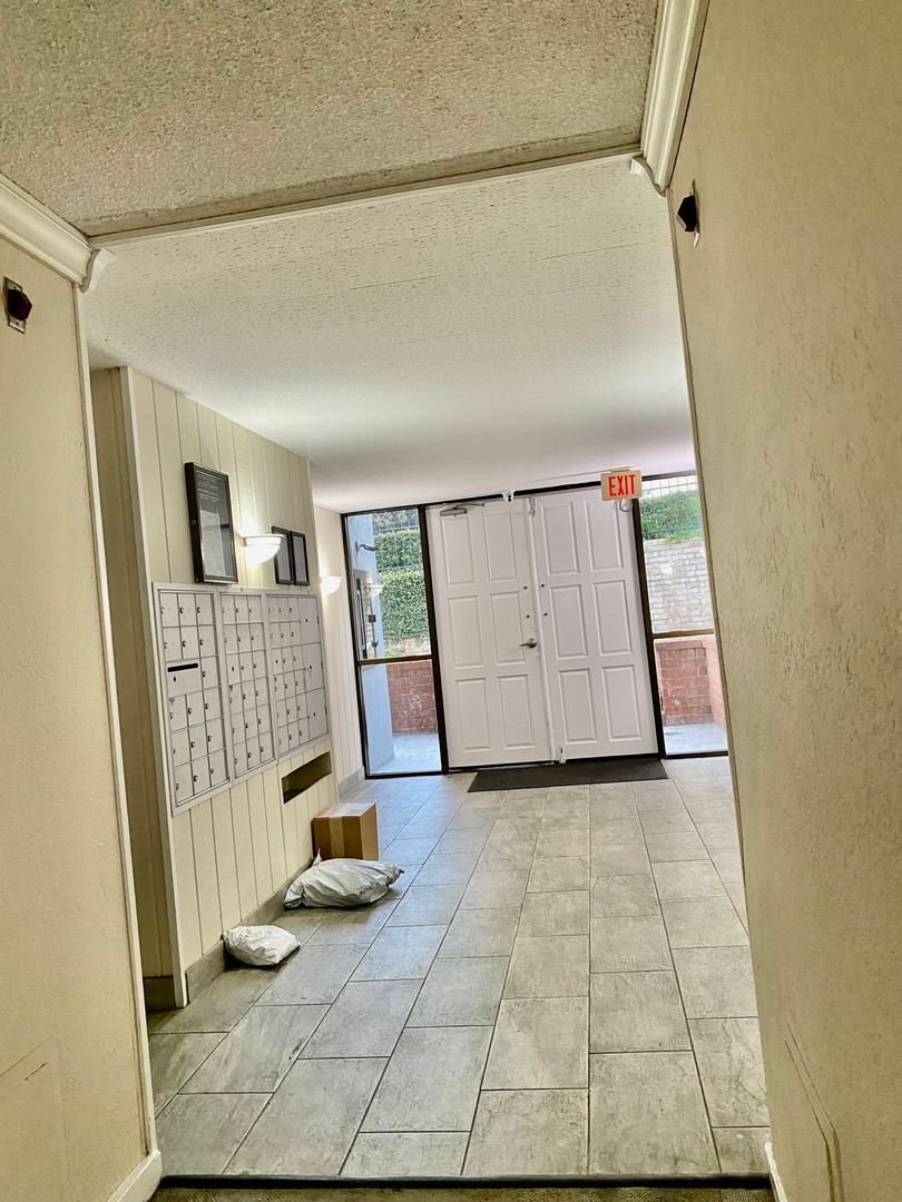 610 The Village Unit 103 - Redondo Beach - California - 1 bed, 1 bath rental property