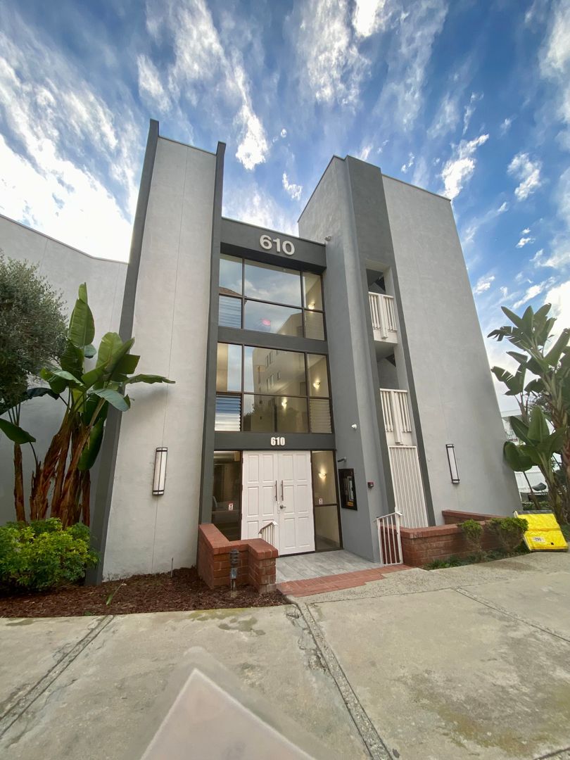 610 The Village Unit 103 - Redondo Beach - California - 1 bed, 1 bath rental property