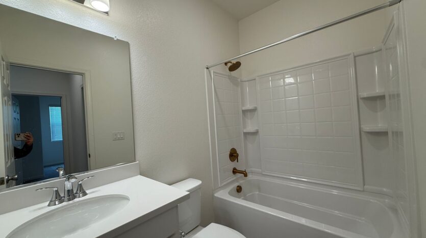 632 Rock Crest Ave. - Madera - California - 3 bed, 2 bath rental property