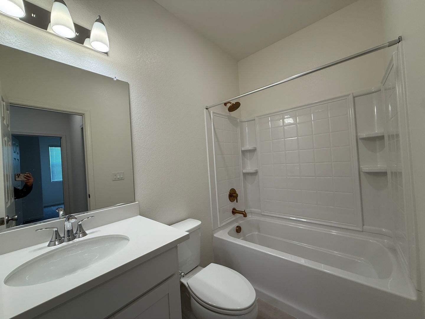 632 Rock Crest Ave. - Madera - California - 3 bed, 2 bath rental property
