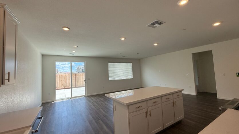 632 Rock Crest Ave. - Madera - California - 3 bed, 2 bath rental property