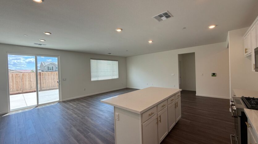 632 Rock Crest Ave. - Madera - California - 3 bed, 2 bath rental property