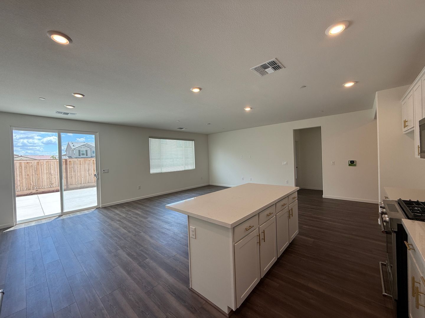 632 Rock Crest Ave. - Madera - California - 3 bed, 2 bath rental property