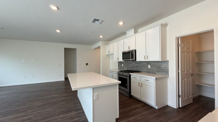 632 Rock Crest Ave. - Madera - California - 3 bed, 2 bath rental property