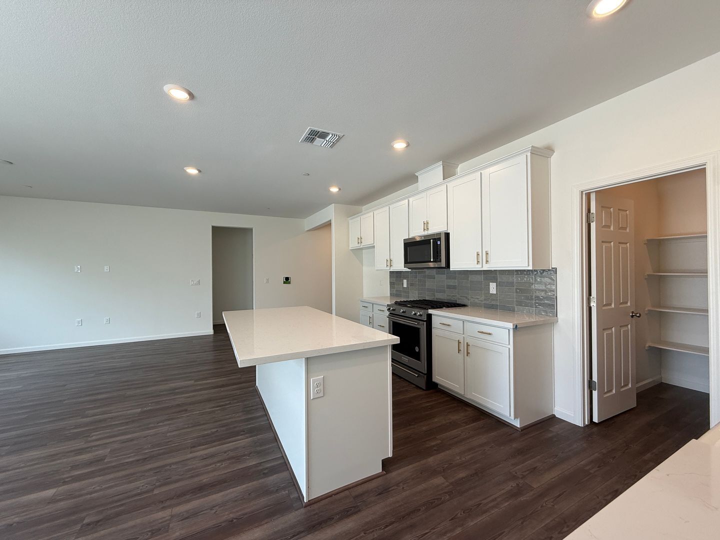 632 Rock Crest Ave. - Madera - California - 3 bed, 2 bath rental property