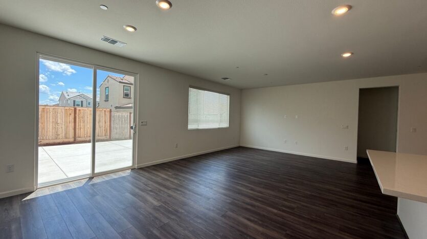 632 Rock Crest Ave. - Madera - California - 3 bed, 2 bath rental property