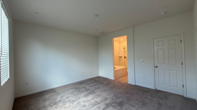 632 Rock Crest Ave. - Madera - California - 3 bed, 2 bath rental property