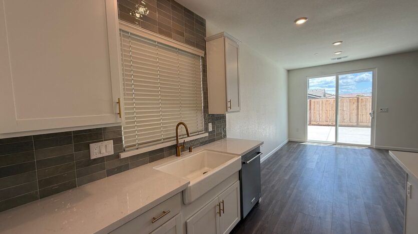 632 Rock Crest Ave. - Madera - California - 3 bed, 2 bath rental property