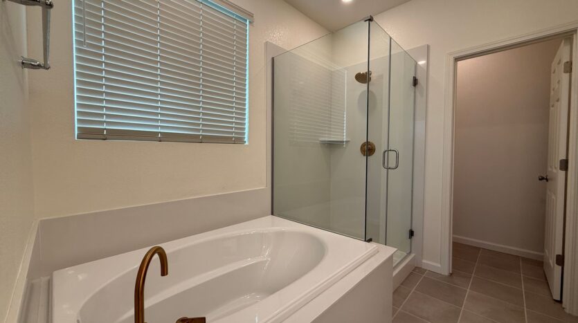 632 Rock Crest Ave. - Madera - California - 3 bed, 2 bath rental property